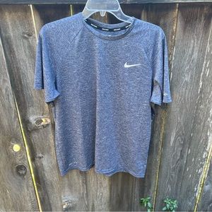 Nike Men's L Heathered Short-Sleeve
Hydroguard Swim Shirt UPF40+ Dri-FIT